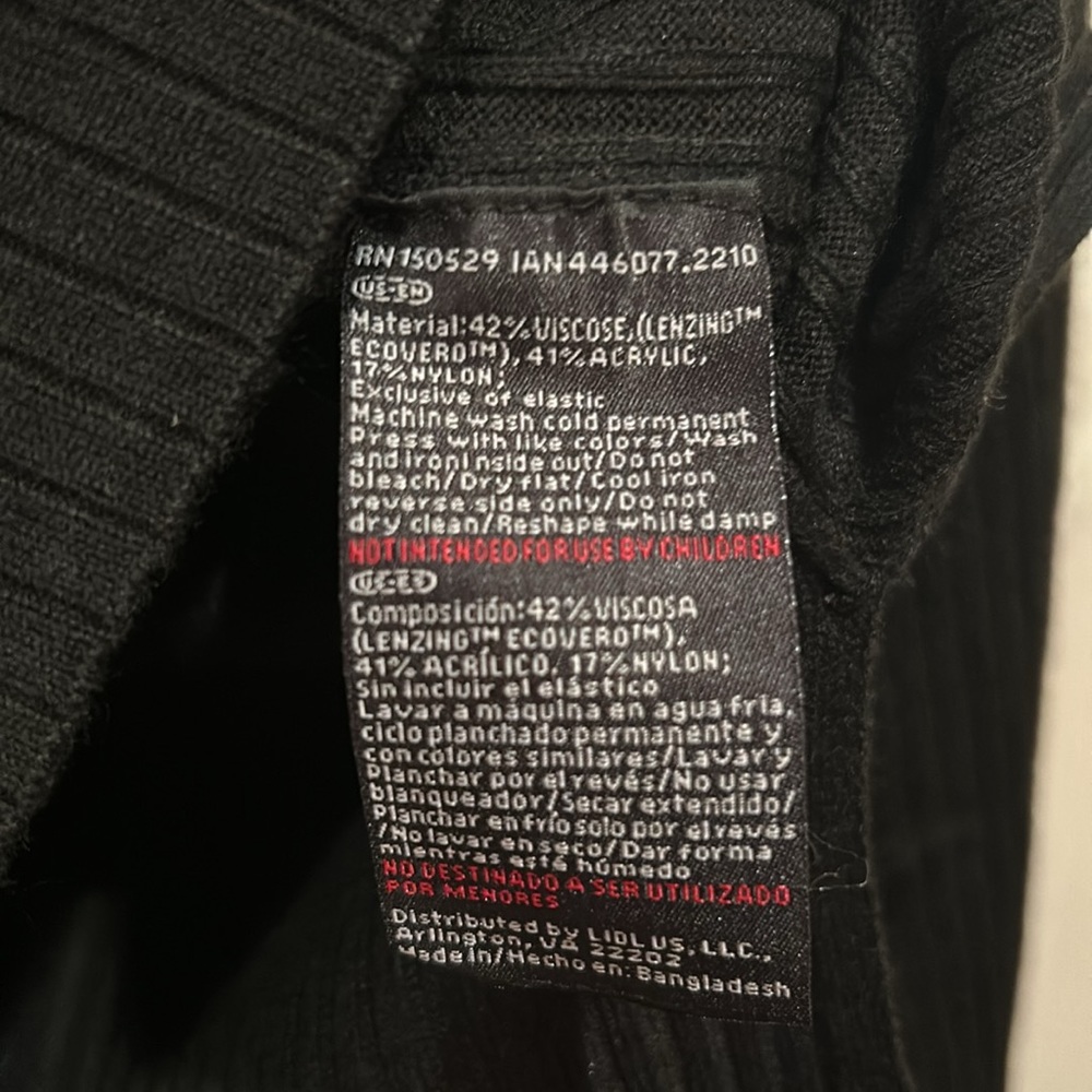 Esmara sz S (4/6). Black, Ribbed, L Sleeve, Crew neck Sweater.  Open Side Hem - Picture 7 of 9